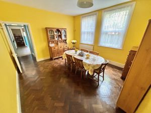 dining room- click for photo gallery